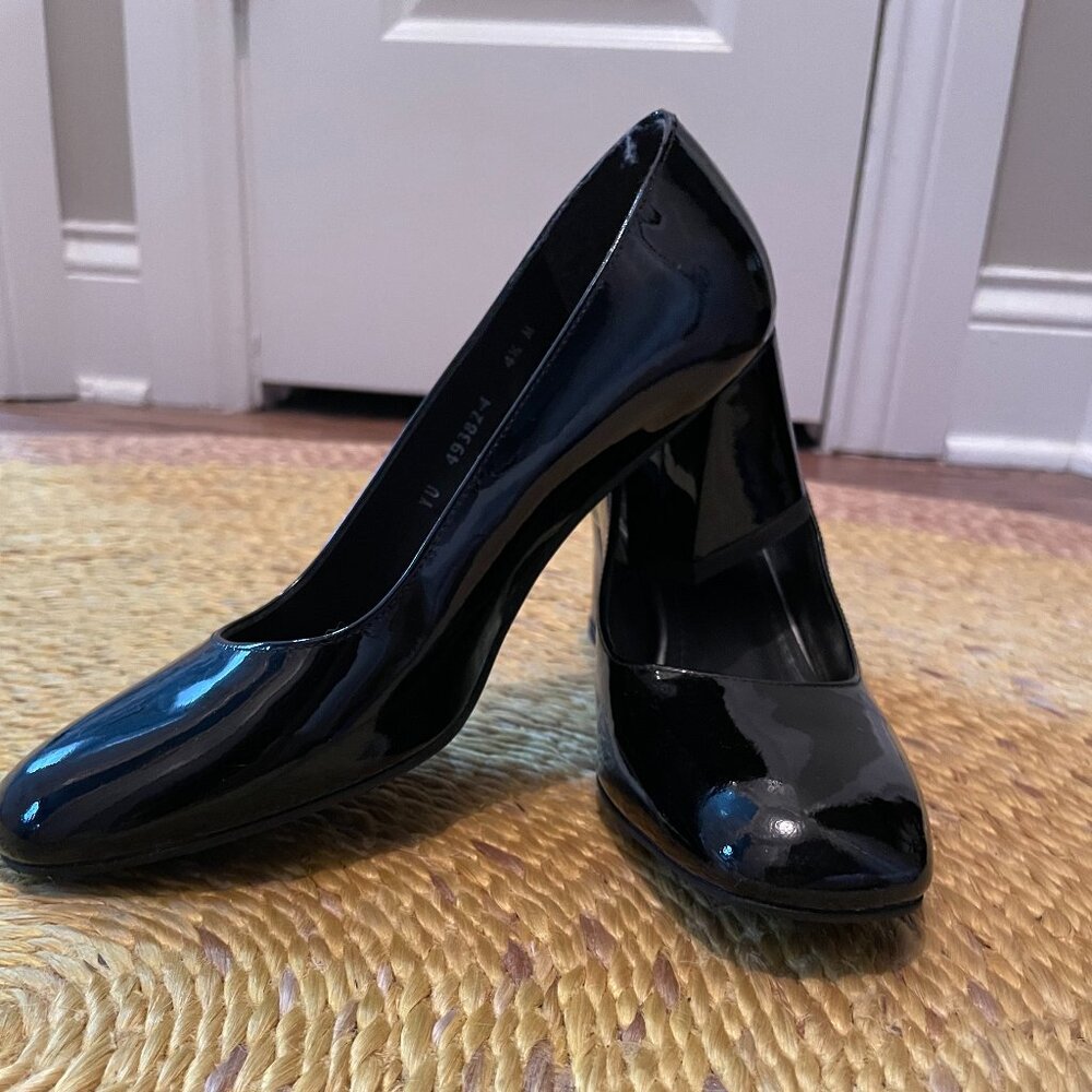 Stuart Weitzman Black Patent Block Heel Pumps Size 4.5